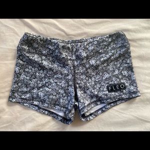 Fleo daisy shorts M
